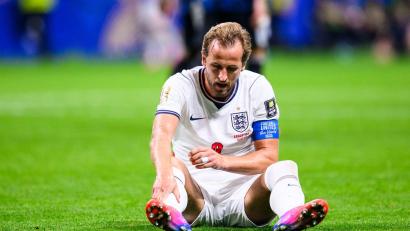 Bild: Tom Weller/dpa
Das Warten geht weiter: Englands Kapitän Harry Kane ist nach dem 1:2 gegen Argentinien tief enttäuscht.