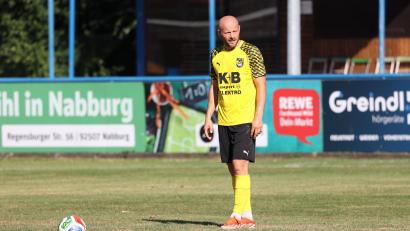 Bild: Dieter Jäschke
Szene aus dem Bezirksfreundschaftsspiel zwischen dem SV Etzenricht und dem FC Amberg
FC Amberg (gelb) Nr10 Friedrich Lieder Spielertrainer