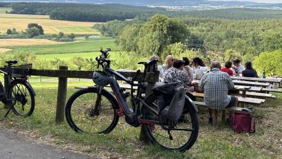Bild: san
Vielen ist das eine liebgewonnene Tradition vor der Festwoche in Sulzbach-Rosenberg: Ansitzen am Annaberg-Nordhang – tolle Aussicht inklusive.