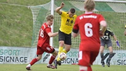 Bild: Hubert Ziegler
Marco Seifert (rechts) bleibt dem FC Amberg bis zur Winterpause treu.