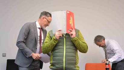 Bild: Malin Wunderlich/dpa
Der ehemalige Notfallsanitäter wurde wegen gefährlicher Körperverletzung verurteilt. (Archiv)
