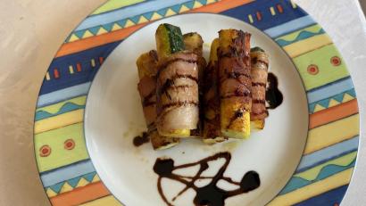 Bild: Ilse Hauer
Zweimal gebraten und mit Balsamico verziert werden Zucchini und Schinken ein sommerlicher Genuss.