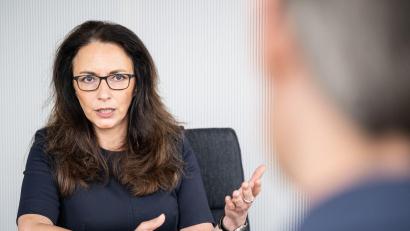 Bild: Hannes P. Albert/dpa
DGB-Chefin Yasmin Fahimi fordert mehr Vorkehrungen gegen Hitze-Gefahren. (Archivfoto)
