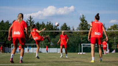 Bild: Neil Baynes/Bayer 04 Leverkusen
Die Profifußballerinnen aus Leverkusen trainieren eine Woche lang in Rieden.
