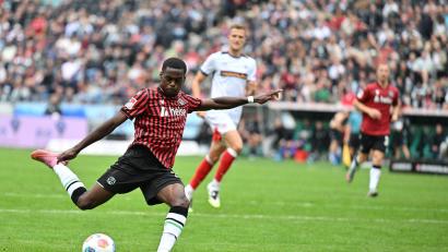 Bild: Swen Pförtner/dpa
Noel Aseko wechselt in die Bundesliga zu Eintracht Frankfurt. (Archivbild)