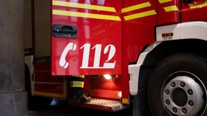 Bild: Niklas Treppner/dpa
Die Feuerwehr kämpfte stundenlang gegen die Flammen. (Archivbild)