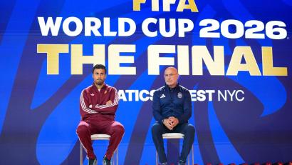 Bild: Frank Franklin II/AP/dpa
Rodri (links) und Luis de la Fuente gehen selbstbewusst ins WM-Finale gegen Argentinien.