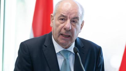 Bild: Sebastian Kahnert/dpa
Ungarns Staatspräsident Tamas Sulyok macht den Weg frei für Verfassungsänderungen, die seine Absetzung beinhalten
