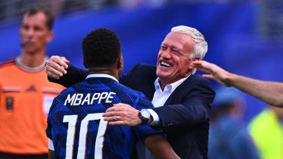 Bild: Tom Weller/dpa
Der Kapitän und sein Trainer: Kylian Mbappé und Didier Deschamps. (Archivbild)