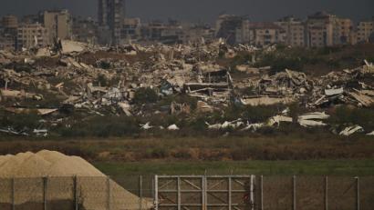 Bild: Leo Correa/AP/dpa
Eine rechte israelische Siedlerorganisation ruft zum Wiederaufbau von Siedlungen im Gazastreifen auf. (Archivbild)