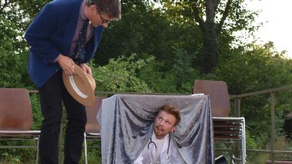 Bild: Renate Gradl
Willi Winzig in der Nervenklinik wurde vom Theaterverein Kirchenthumbach gespielt.