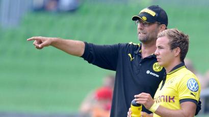 Bild: picture alliance / dpa
Einst erfolgreich bei Borussia Dortmund: Mario Götze (l) und Jürgen Klopp. (Archivbild)