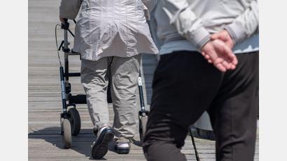 Bild: Stefan Sauer/dpa
Menschen mit gesundheitlichen Problemen wollen besonders oft vorzeitig in den Ruhestand gehen. (Symbolbild)