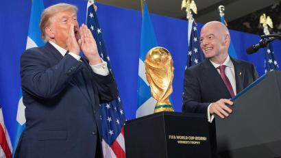 Bild: Jacquelyn Martin/AP/dpa
Trump und Infantino vor dem WM-Finale.
