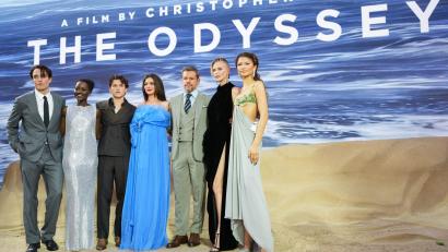 Bild: Scott A Garfitt/Invision/AP/dpa
Zur Besetzung des bildgewaltigen Kinospektakels von Christopher Nolan gehören Robert Pattinson, Lupita Nyong'o, Tom Holland, Anne Hathaway, Matt Damon, Charlize Theron und Zendaya. (Archivbild)