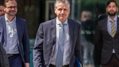 Bild: Michael Kappeler/dpa
Kanzleramtschef Thorsten Frei sah nicht glücklich aus, als er das Konrad-Adenauer-Haus nach der Präsidiumssitzung verließ.
