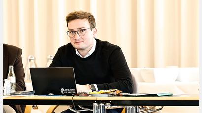 Bild: Fabian Frühwirth/BFV
Timmy Joe Schlesinger macht beim BFV Karriere. Der Vohenstraußer leitet die neue Abteilung Erwachsenenfußball/Schiedsrichterwesen.