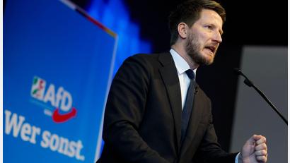 Bild: Thomas Banneyer/dpa
NRW-AfD-Chef Martin Vincentz stellte sich gegen Forderungen der AfD-Bundesspitze den Parteitag zur Bestimmung von Landtagswahlkandidaten abzubrechen und neu zu starten.