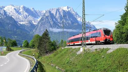 Symbolbild: Angelika Warmuth/dpa
Die Bahn belohnt auch dieses Jahr Einserschüler mit einer Freifahrt.