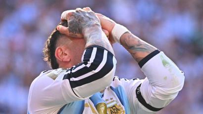 Bild: Tom Weller/dpa
Otamendi ärgert sich nicht nur über sich selbst.