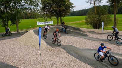Archivbild: Christian Lingl
So sieht der Pumptrack in Elbart bei Freihung aus: Der Fahrrad-Parcours ist etwa 500 Quadratmeter groß, die Strecke gut 110 Meter lang. Ein Modell für Sulzbach-Rosenberg?