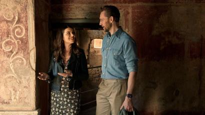 Bild: Paolo Verzone/National Geographic/Disney+/dpa
Gemeinsam mit Archäologen begibt sich Tom Hiddleston in Pompeji auf die Spur von Menschen, die den Ausbruch des Vesuvs möglicherweise überlebten.