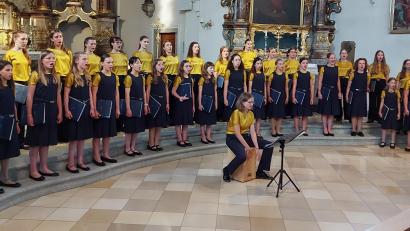 Bild: Georg Lang
Die „Songs of Life“ des Mädchenchors der Regensburger Domspatzen begeisterten die Zuhörerschaft in der Pfarrkirche St. Johannes der Täufer.