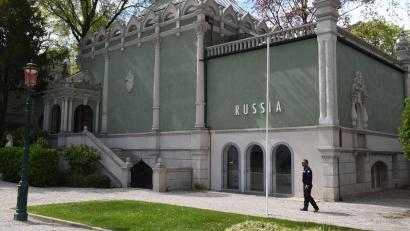 Bild: Felix Hörhager/dpa
Der russische Pavillon bei der Kunstbiennale in Venedig ist umstritten. (Archivbild)