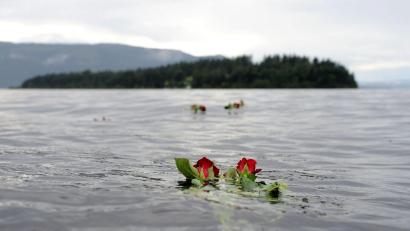 Bild: Jörg Carstensen/dpa
Das Massaker auf der Sommerinsel Utøya hat Norwegen für immer verändert. (Archivbild)