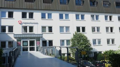 Bild: Rudolf Hirsch
Das Jobcenter ist im Gebäude der Arbeitsagentur in Schwandorf untergebracht und betreut im Schnitt 3000 Leistungsempfänger.