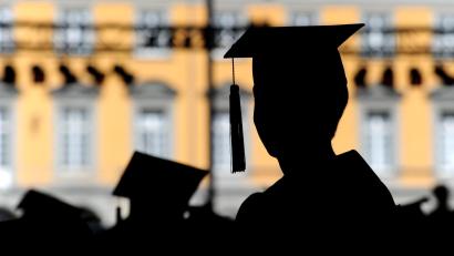 Bild: Julian Stratenschulte/dpa
Das Statistische Bundesamt hat Zahlen zu den Habilitationen an deutschen Hochschulen veröffentlicht. (Symbolbild)