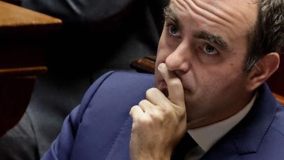 Bild: Stephane De Sakutin/AFP/dpa
Drogentests in der Pariser Regierung und in Ministerien nehmen für einige Beschäftigte ein schlechtes Ende. (Archivbild)