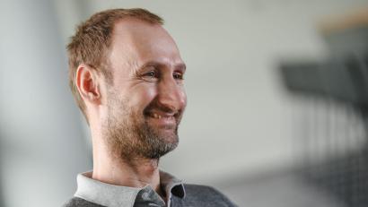 Bild: Andreas Gebert/dpa
Bayerns Nachwuchschef Jochen Sauer freut sich über die Vertragsverlängerung von Osmani. (Archivbild)