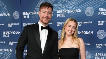 Archivbild: Jordan Strauss/Invision via AP/dpa
Der YouTuber MrBeast und seine Verlobte Thea Booysen haben geheiratet.