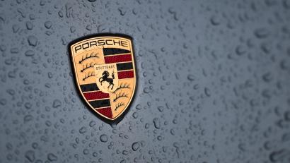 Bild: Christoph Schmidt/dpa
Bei Porsche wird aktuell über ein zweites Sparpaket verhandelt. (Archivbild)