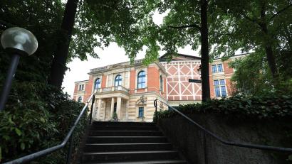 Bild: Karl-Josef Hildenbrand/dpa
In Bayreuth gibt es 2027 gleich zwei Neuinszenierungen. (Archivbild)
