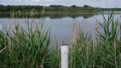 Bild: Robert Dotzauer
Der Standfuß ist noch da, aber das Fernrohr am Eschenbacher Obersee fehlt schon länger. Dazu gibt es nun Neuigkeiten.