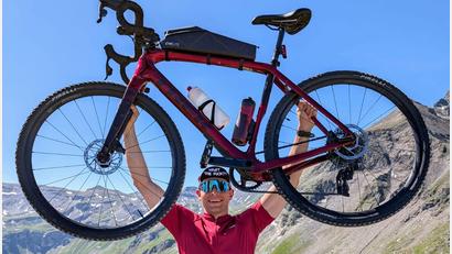 Bild: Diana Bothner
Thomas Mencel aus Kümmersbruck und sein Bike. Die nächsten Tage werden sie kaum zu trennen sein.
