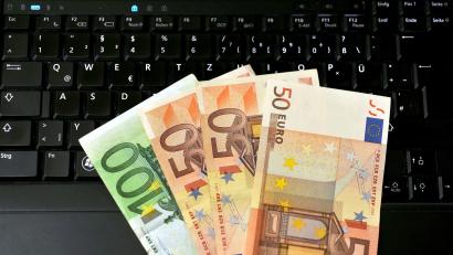 Bild: Patrick Pleul/dpa-Zentralbild/dpa
Mit den Jahren soll sich das Geld auf dem Anlagedepot anhäufen. (Symbolbild)