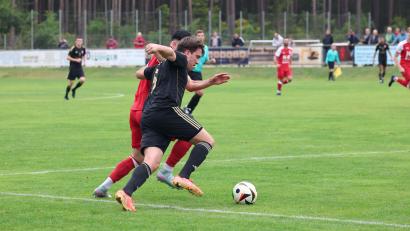 Bild: Dieter Jäschke
Jonas Held (vorne) in einem Landesligaspiel der vergangenen Saison.