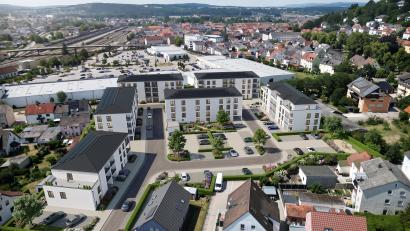 Bild: Maximilian Weigl
So soll das "Mehrgenerationenwohnen Tonwarenfabrik" auf dem ehemaligen TWF-Gelände in Schwandorf einmal aussehen. Unternehmer Maximilian Weigl stellte den Stadträten die Planung in visualisierter Form vor.