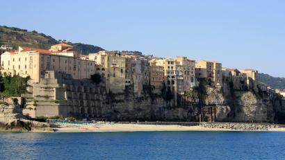 Bild: picture alliance / dpa-tmn
Im Mittelmeer vor der Stadt Tropea stirbt ein Deutscher bei einem Tauchausflug. (Archivbild)