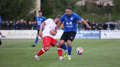 Archivbild: Dieter Jäschke
Spielertrainer Dennis Kramer (rechts) und der TuS Rosenberg gelten als die Top-Favoriten in der am Freitag beginnenden Kreisliga Süd.