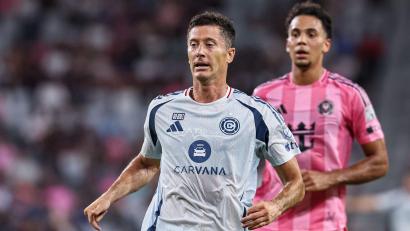 Bild: Chris Arjoon/ZUMA Press Wire/dpa
Robert Lewandowski (l) hat sein Debüt in der MLS mit Chicago Fire verloren.