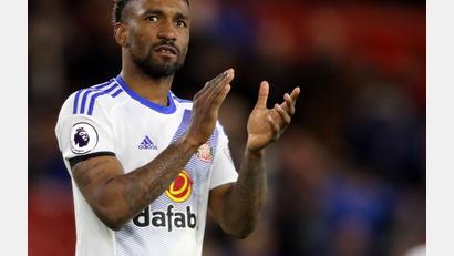 Bild: Owen Humphreys/PA Wire/dpa
Nach nur sechs Spielen ist Defoe nicht mehr Trainer des FC Woking. (Archivbild)