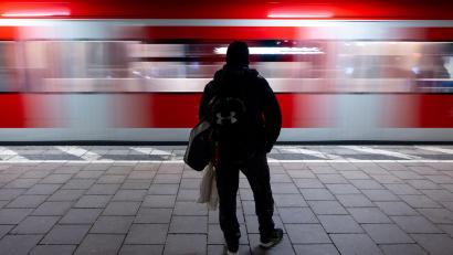 Bild: Sven Hoppe/dpa
Von Freitagabend bis Montagfrüh müssen Fahrgäste im Münchner Westen mit Einschränkungen leben. (Symbolbild)