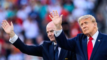 Bild: Tom Weller/dpa
Bringen die Fußball-Welt in Wallung: Gianni Infantino (l) und Donald Trump. (Archivbild)