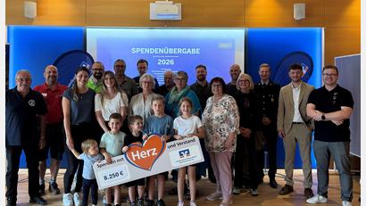 Bild: Volksbank Raiffeisenbank Nordoberpfalz
Christian Seidl und Lucas Hummel (beide rechts im Bild) mit den unterstützten Vereinen und Organisationen.
