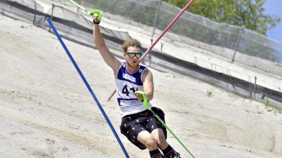 Archivbild: Hubert Ziegler
Titelverteidiger Max Straub in seinem Element: Der Allgäuer geht am kommenden Wochenende bei der Sandski-EM am Monte Kaolino erneut auf Titeljagd.