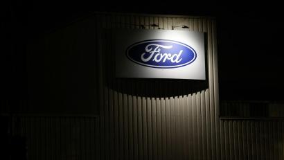 Bild: Thomas Banneyer/dpa
Ford-Logo am Kölner Werk